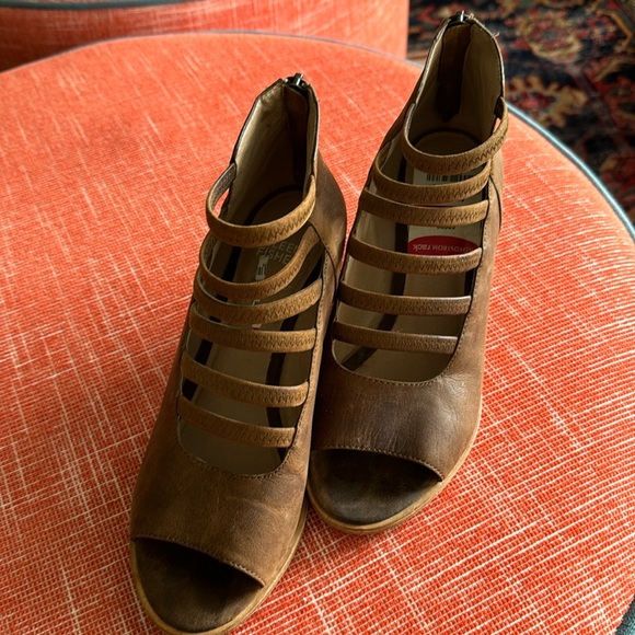 Eileen Fisher heel, 6.5 - Picture 1 of 5